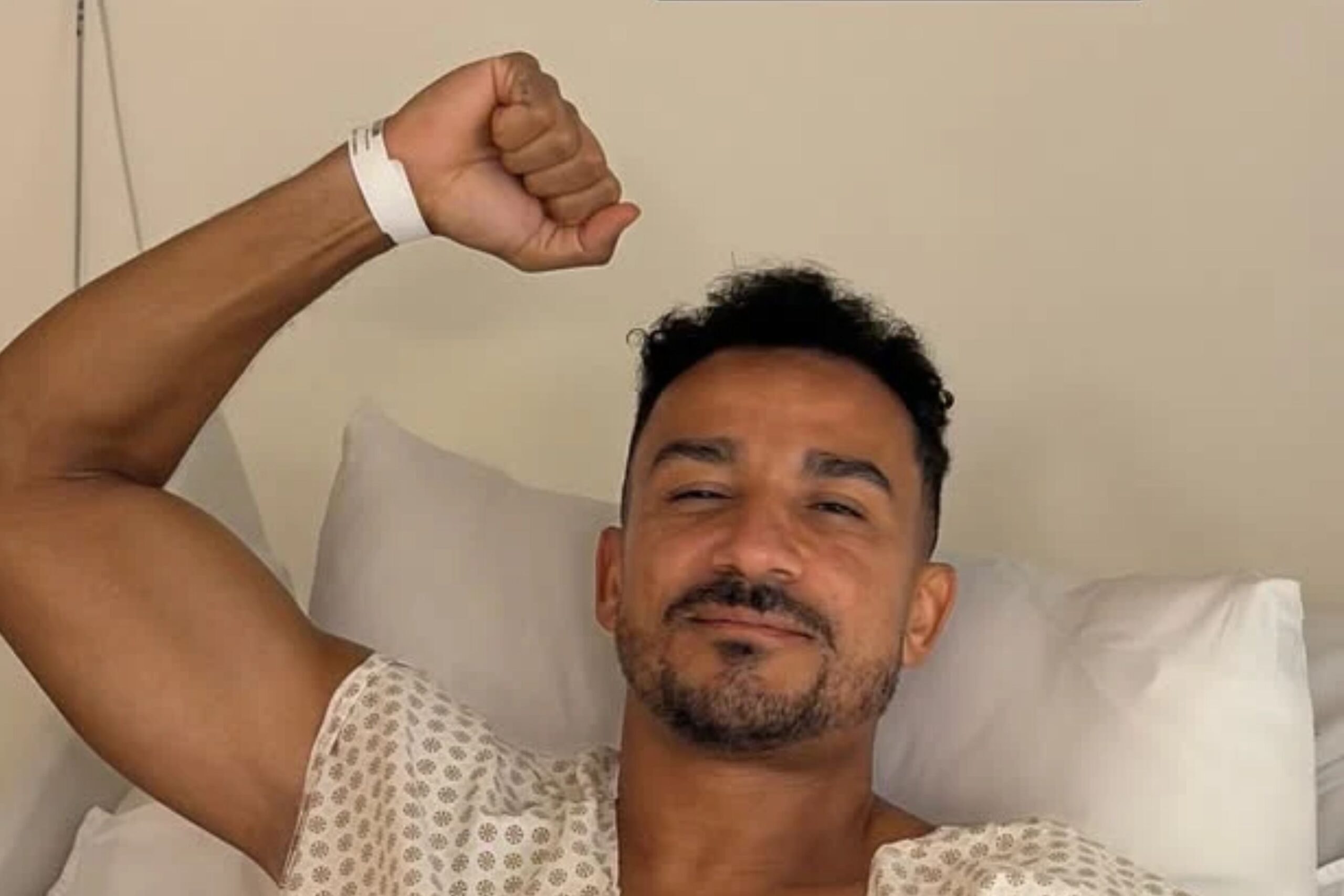 Danilo, do Flamengo, celebra sucesso na cirurgia e zoa filho tricolor