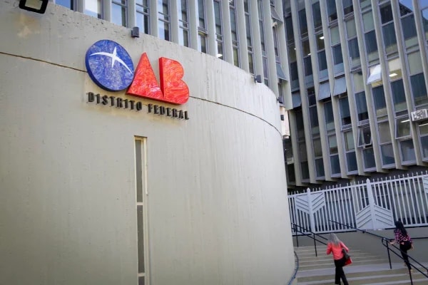 OAB-DF pede afastamento de André Mendonça de três casos no STF