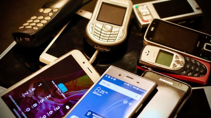 Brasileiros levam prejuízo de R$ 1.500 todo ano com celular velho, indica estudo