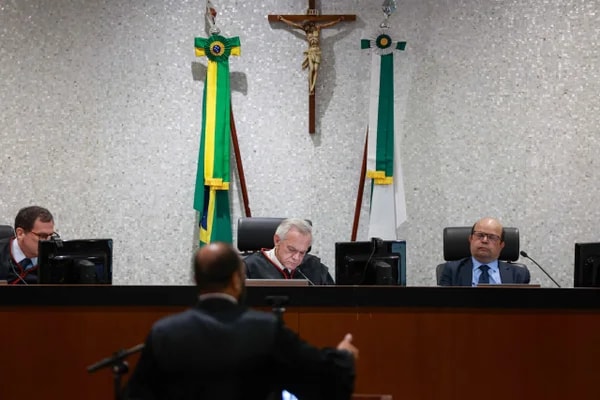 TRE-DF nega pedido do PT e autoriza candidatura de Gustavo Rocha a vice