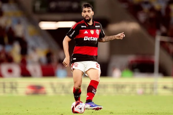 Paquetá deixa férias de lado e retorna ao Flamengo para tratar lesão