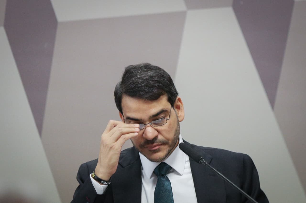 "Ninguém pode ser investigado a vida inteira", diz Messias sobre Inquérito das Fake News. Siga no YouTube