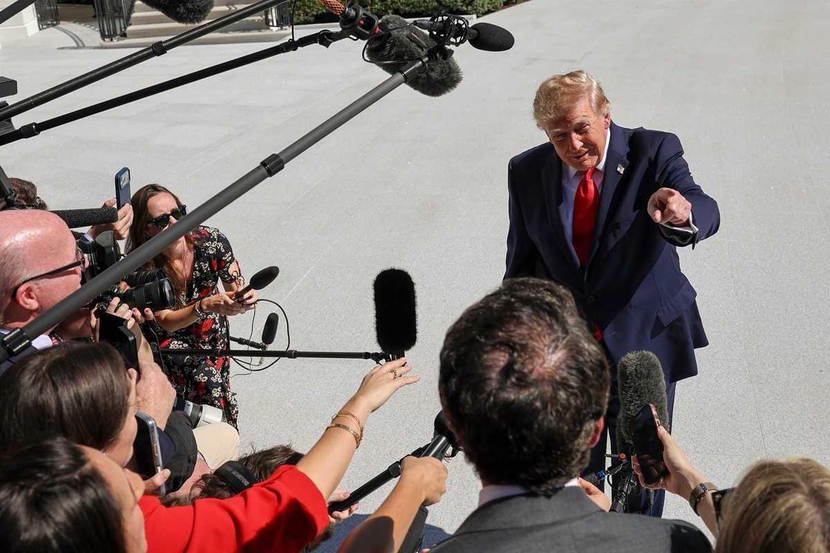 Trump diz que ataque dos Houthis a aeroporto saudita é "inaceitável"