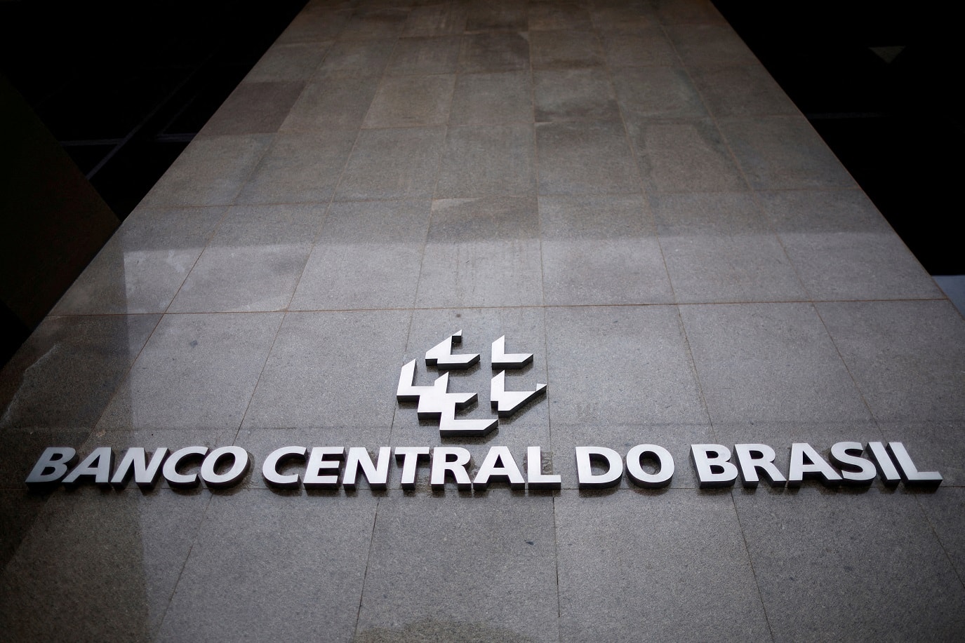 Focus: mercado reduz projeção de inflação para 2026 e corta Selic para 13,75%