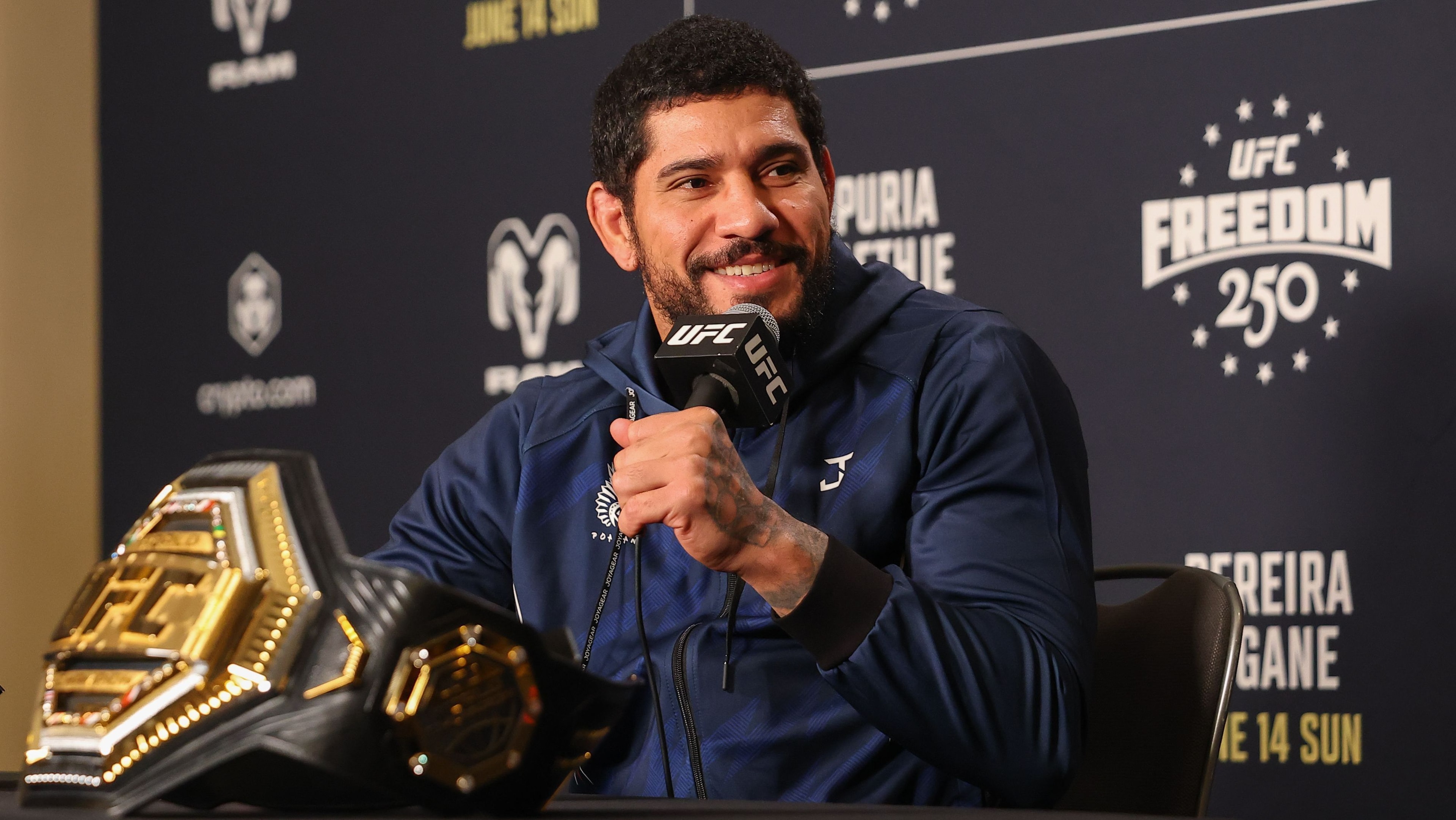 Poatan relembra críticas em chegada ao UFC: “Falavam que seria só mais um”