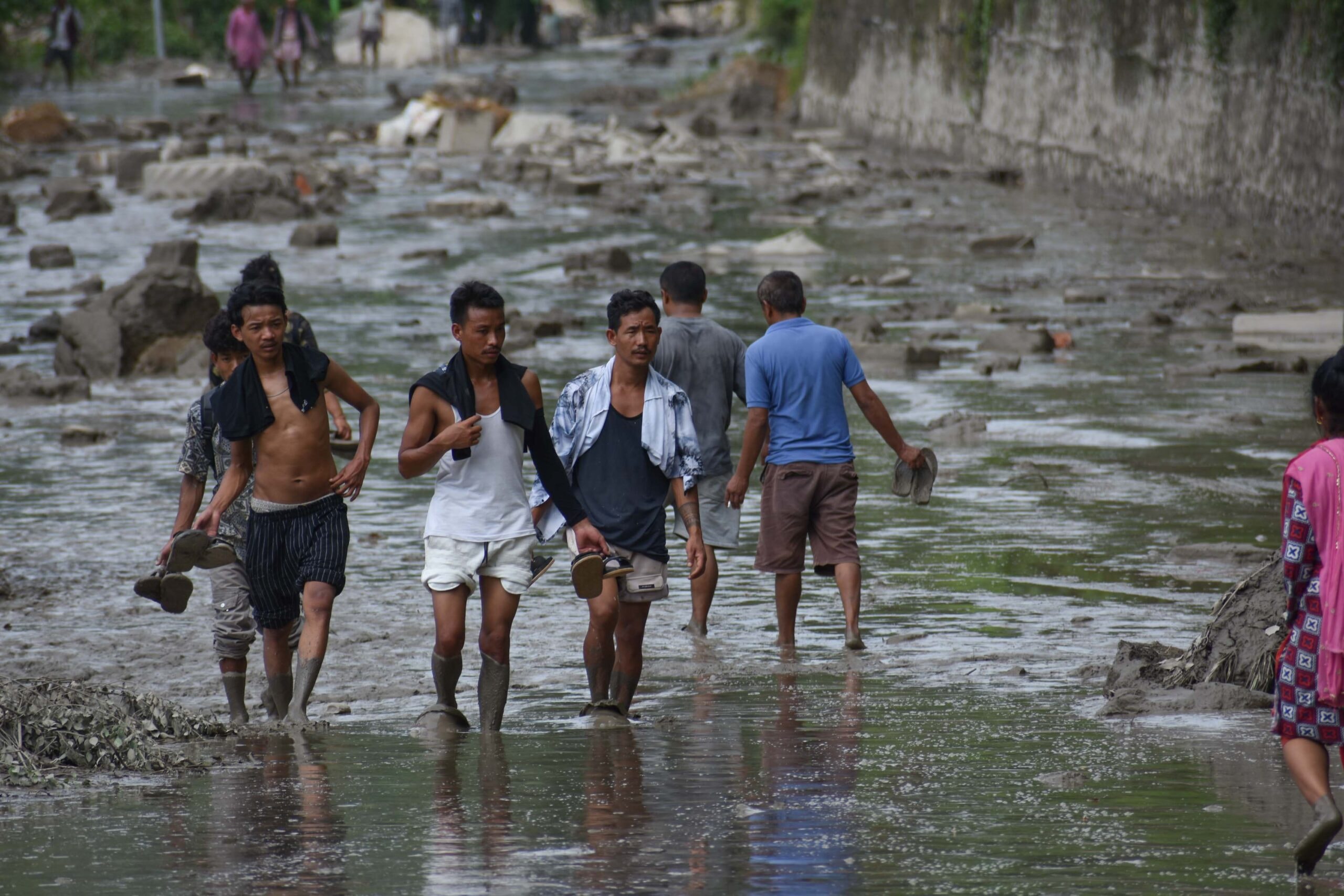 Lago próximo à fronteira do Nepal pode romper em 3 dias e causar enchentes