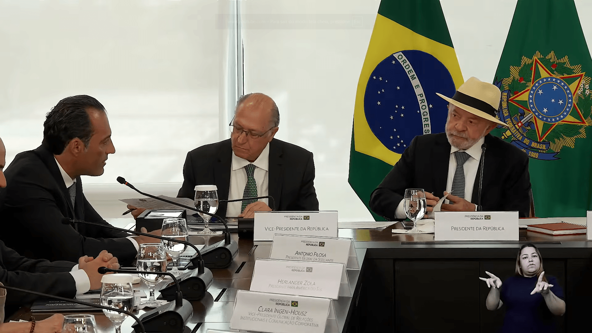 Lucro da Stellantis aumenta à medida que cortes de custos ganham força