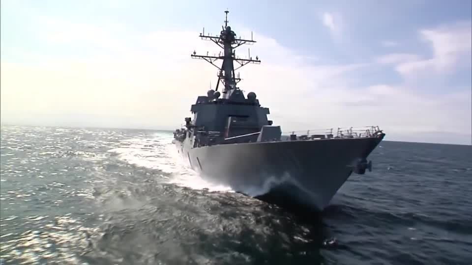 Fluxo de navios no Estreito de Ormuz continua a cair após novos ataques
