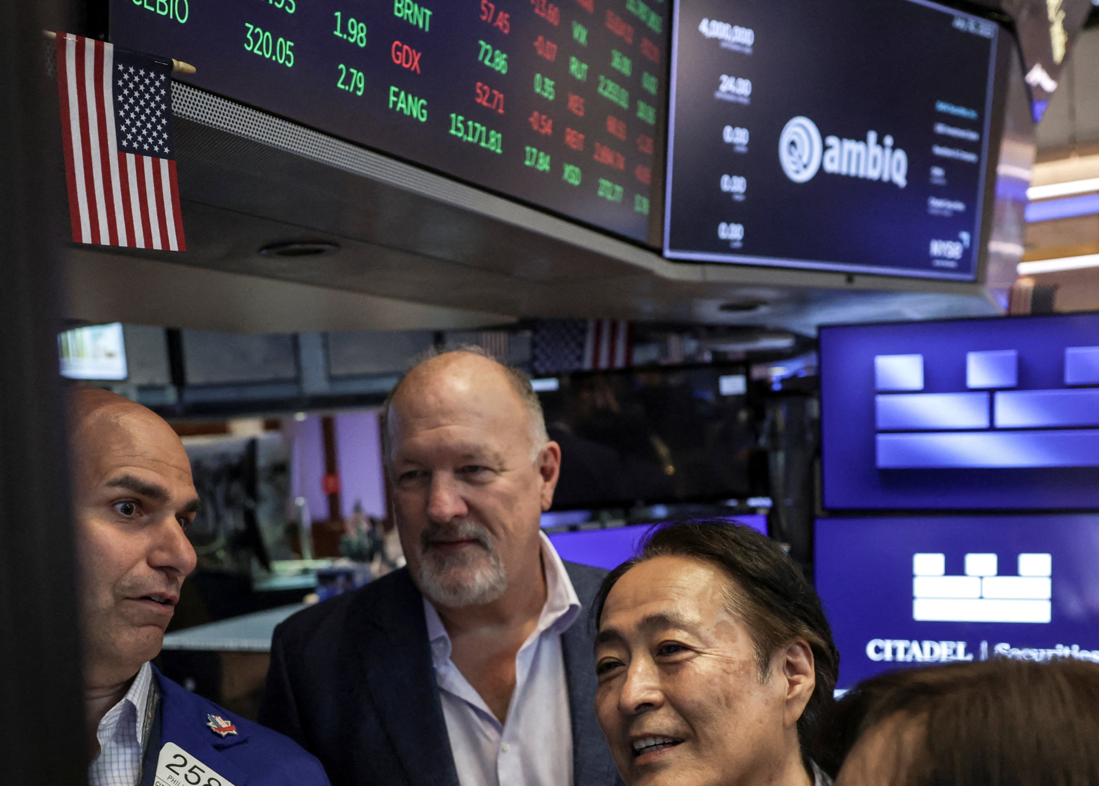 Dow Jones Futuro sobe e petróleo despenca com trégua no Irã; Fed e big techs no radar