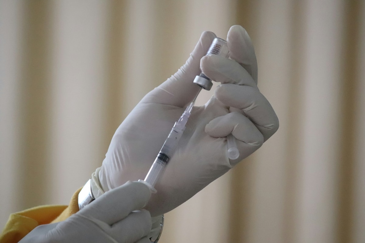 Fiocruz recebe aval para testar 1ª vacina de RNA mensageiro do Brasil