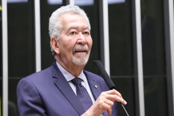 Motta decreta perda de mandato dos deputados Paulão e Dayany Bittencourt
