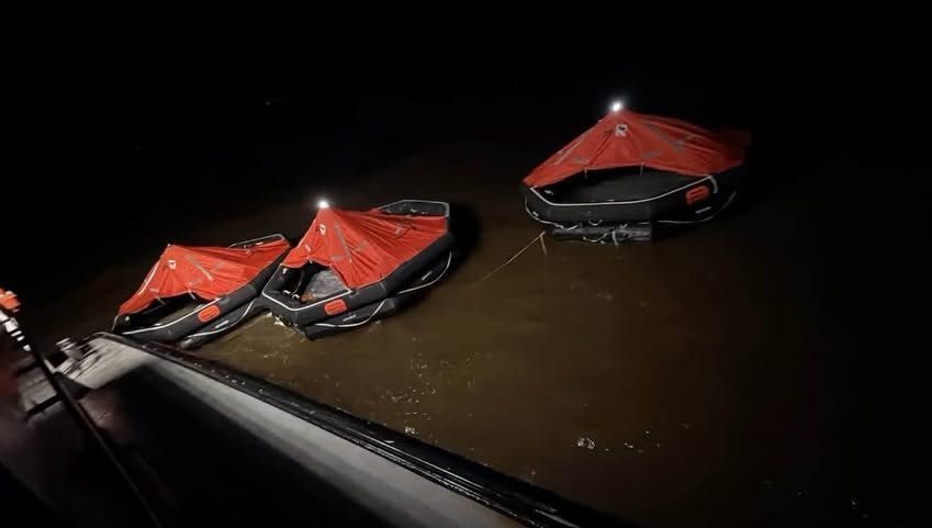 Naufrágio de balsa na Guiana deixa dezenas de desaparecidos