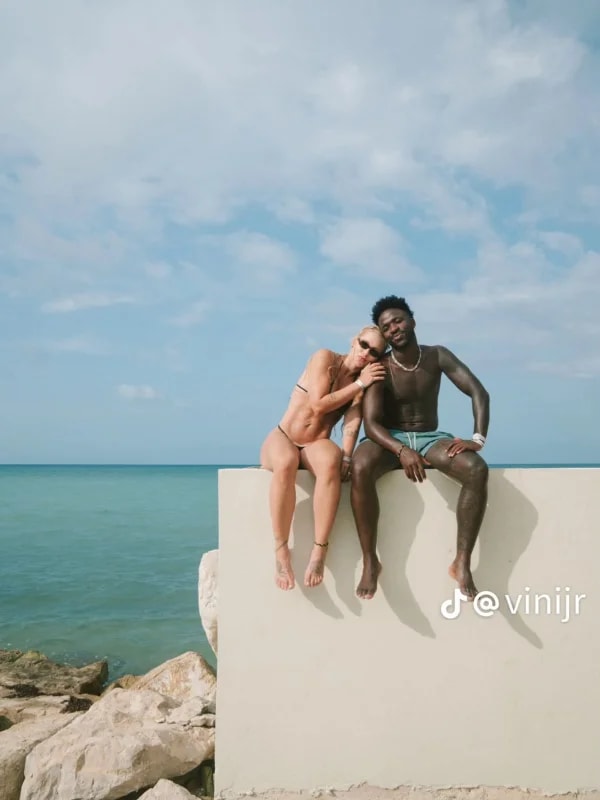 Vini Jr. abre álbum com Virginia e se declara: "Eu te amo"