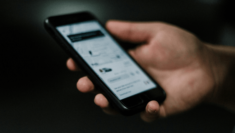 Uber lança função de vídeo ao vivo para acompanhar viagens de adolescentes