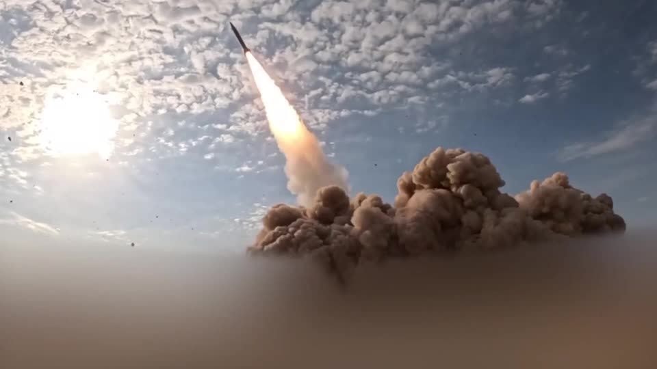 Milhões de pessoas enfrentam desemprego no Irã e guerra completa dois meses