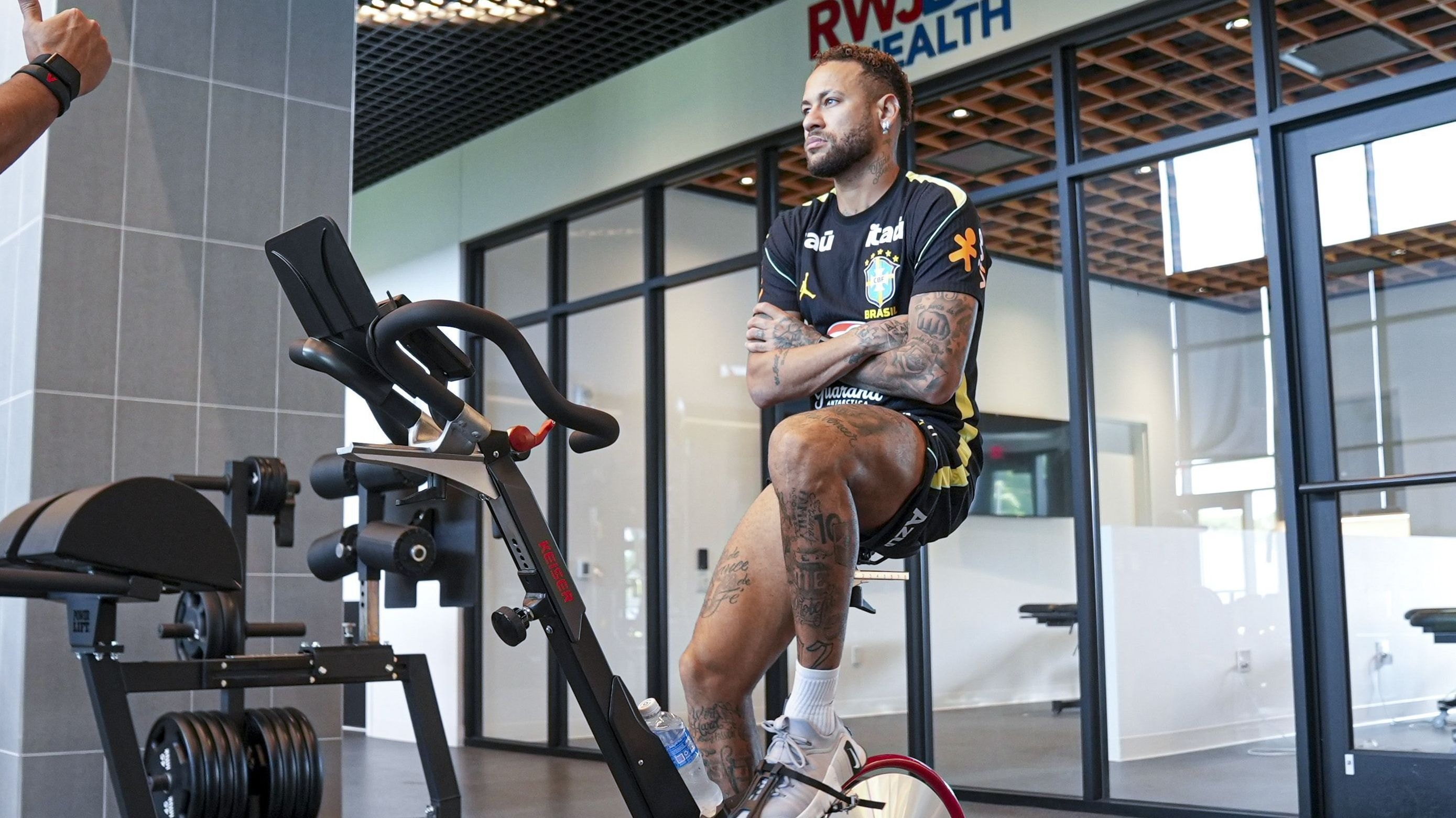 Éderson se apresenta à Seleção, e Neymar passa por exames pré-Copa