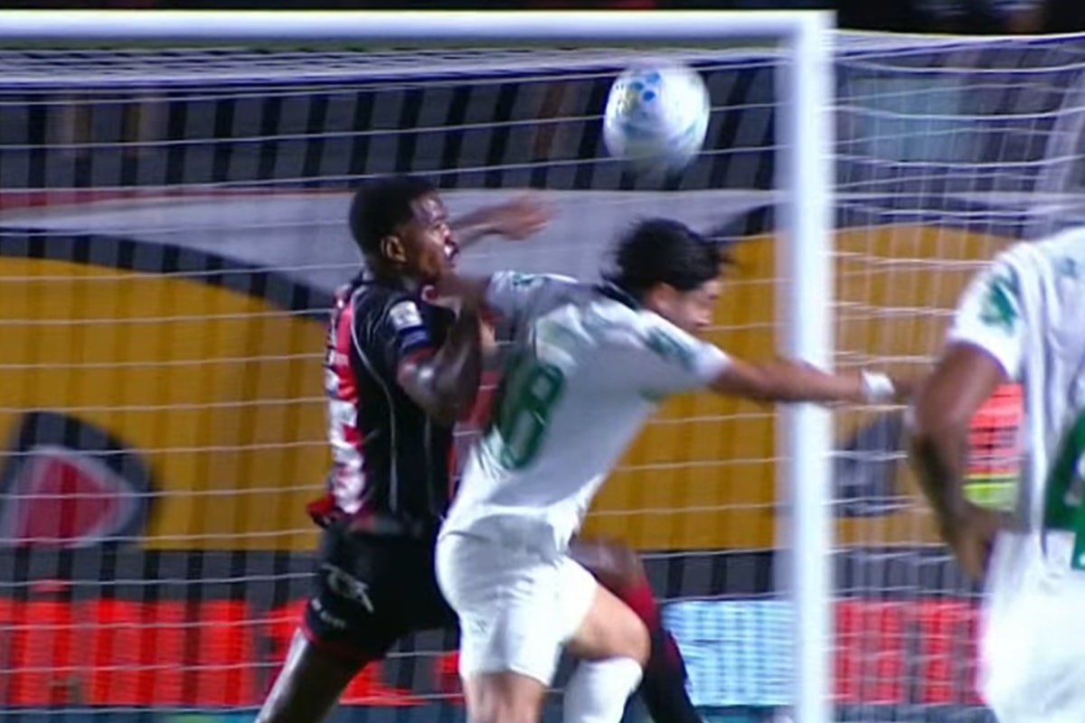 Palmeiras detona STJD por denúncia a Maurício após lance com Cacá