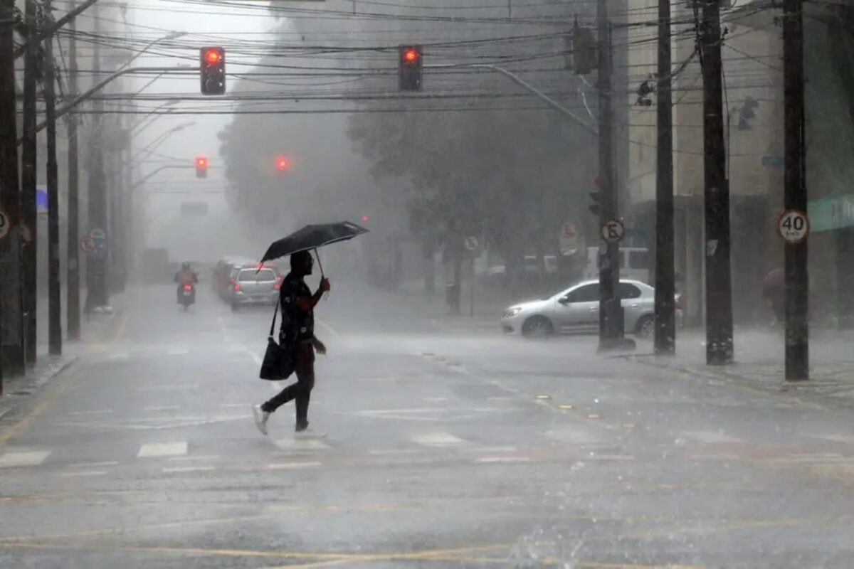 Clima: chuvas voltam ao Sul e ar seco provoca calorão em parte do país