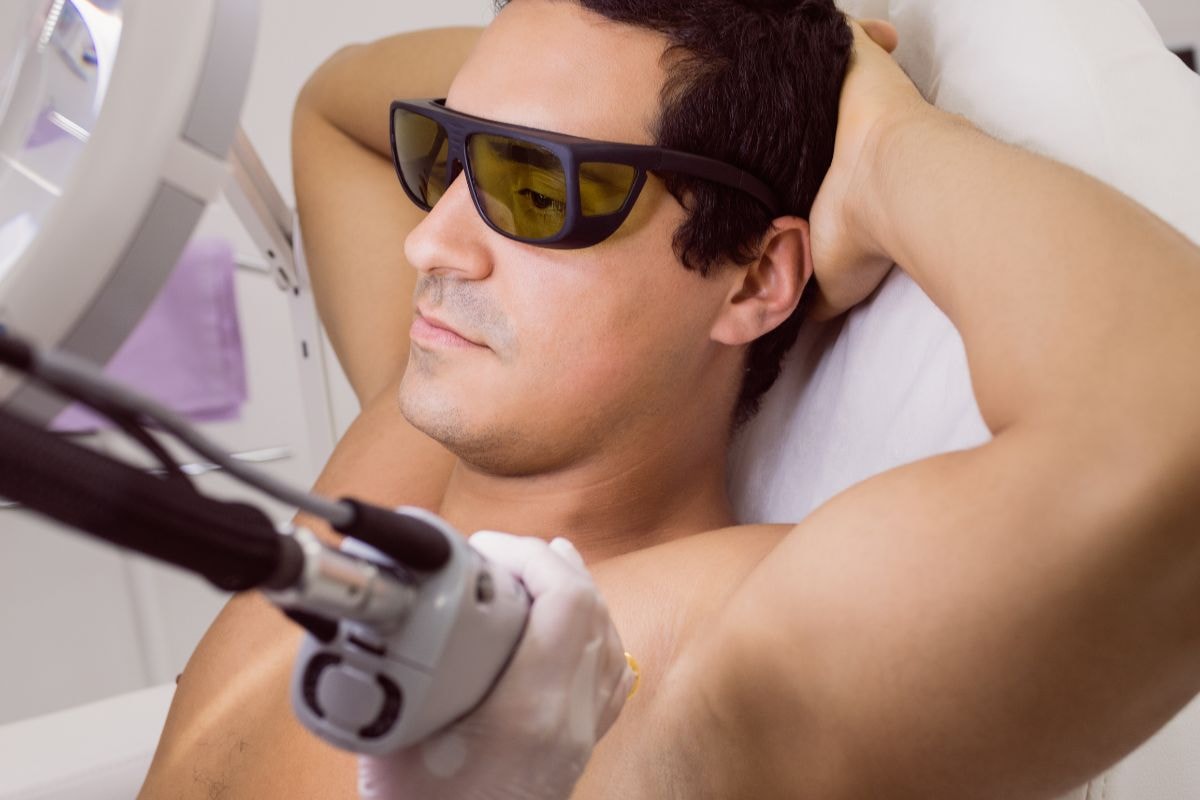 Depilação em homens: 6 mitos e verdades antes de começar o tratamento