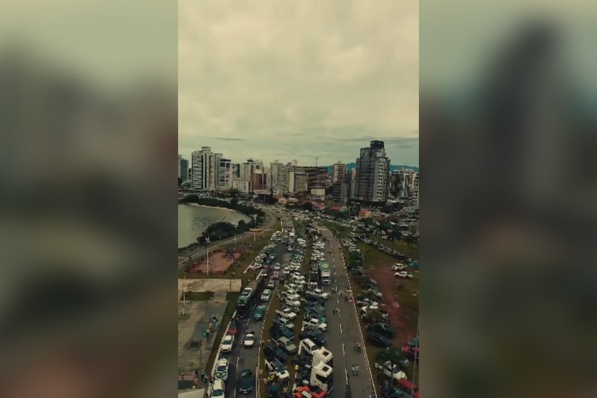 Apoiadores de Flávio Bolsonaro organizam “caminhonetaço” em Florianópolis