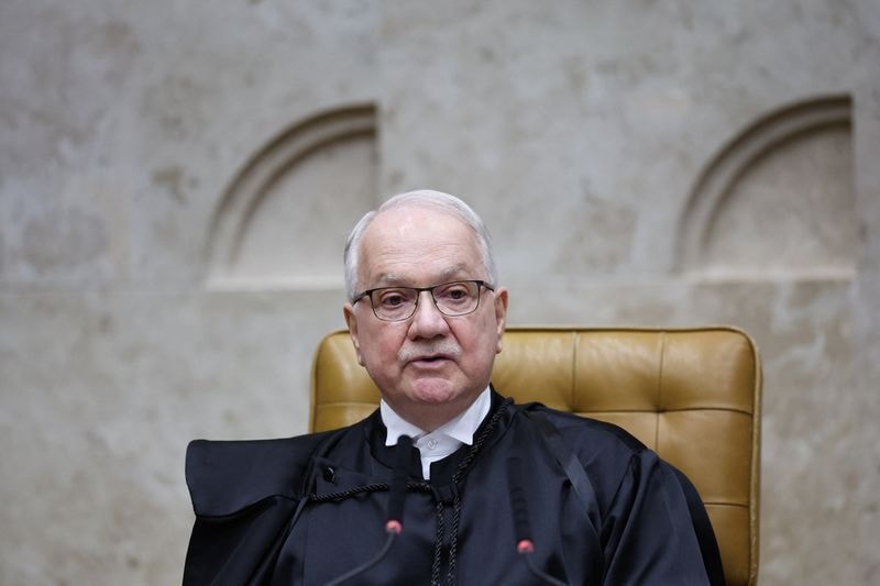 Fachin defende adoção do código de ética e fim do inquérito das fake news