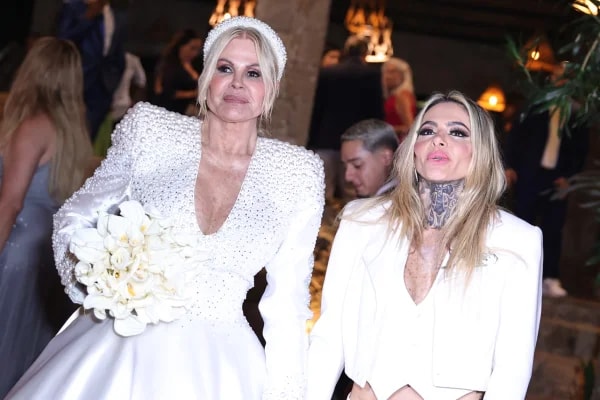 Monique Evans exalta relação com esposa: “Amo cada dia mais”