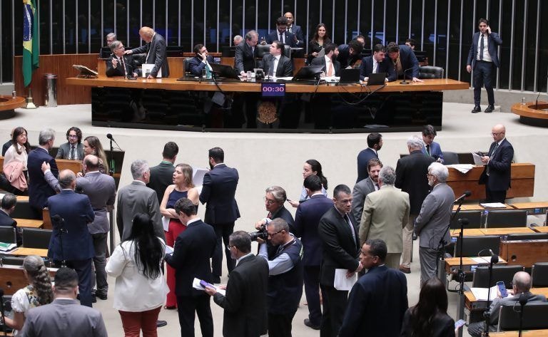 Deputados buscam governo para votar PLP dos Combustíveis na próxima semana