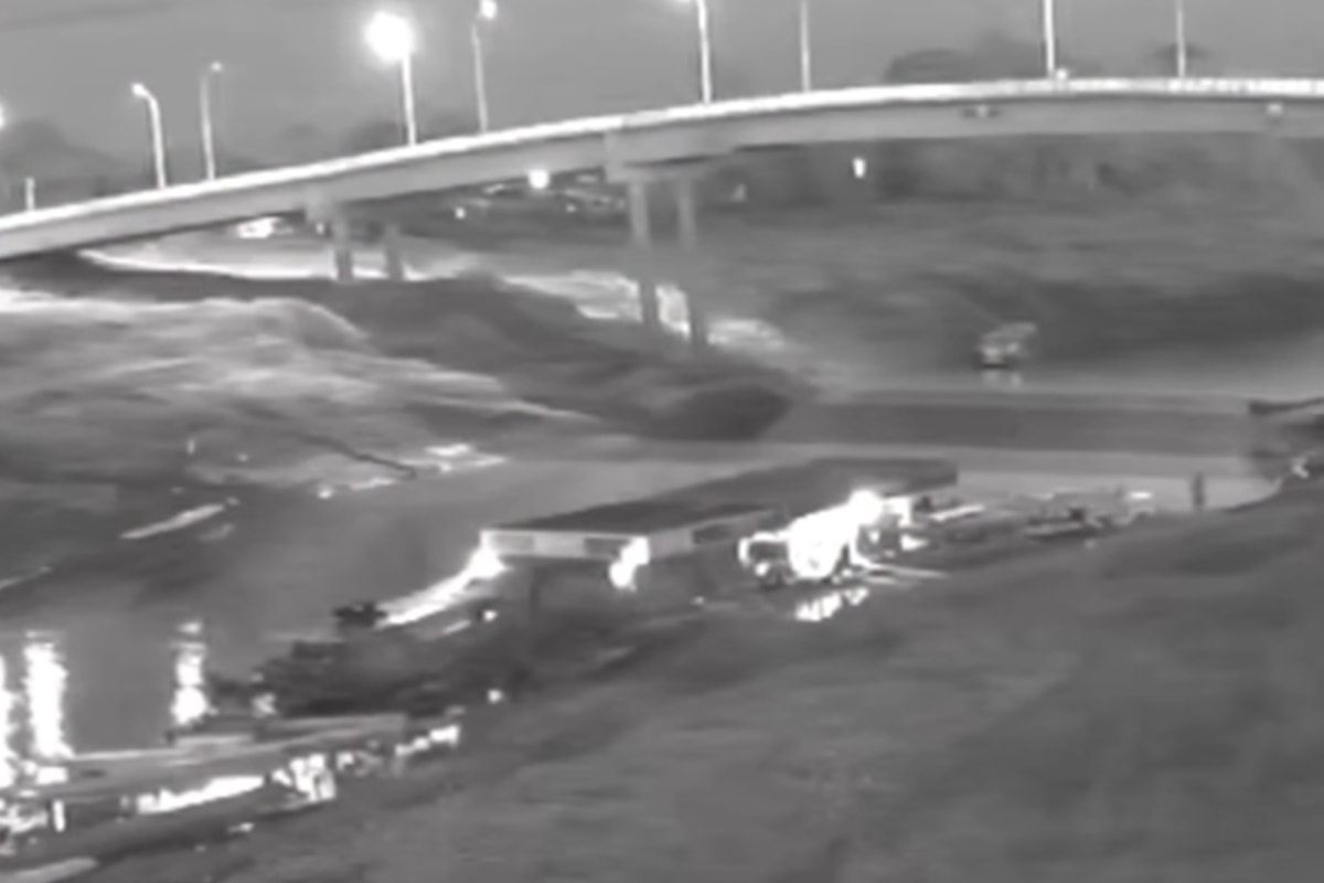 Vídeo mostra momento do desabamento de ponte inaugurada em 2023 no AC