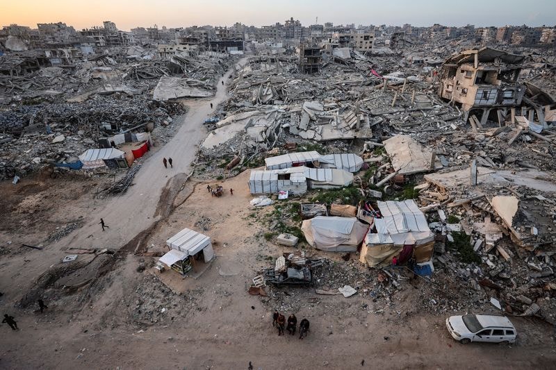 Explosão atinge casa em Gaza durante ataque israelense; veja vídeo