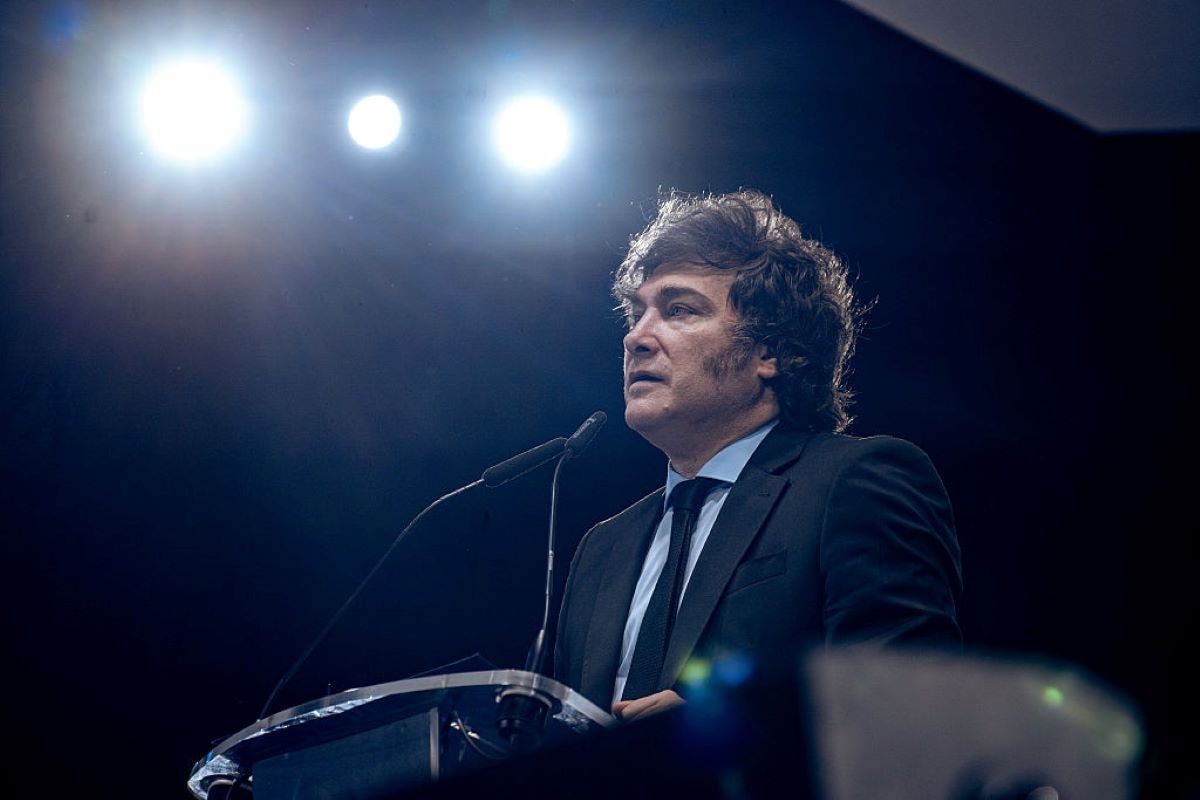 Milei culpa legalização do aborto por baixa natalidade na Argentina