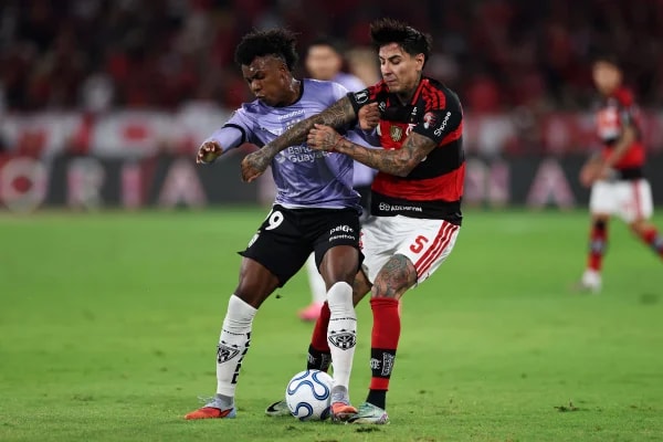 Com Jorginho expulso, Flamengo empata com Del Valle e avança à semifinal