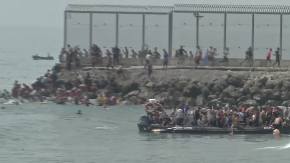 Mais de 48 mil imigrantes saíram de Ceuta, diz Espanha