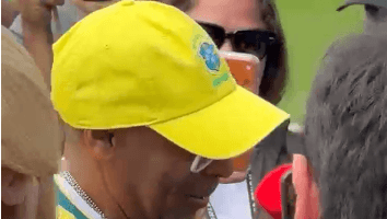 Sósia de Neymar engana torcedores e para shopping nos Estados Unidos; veja