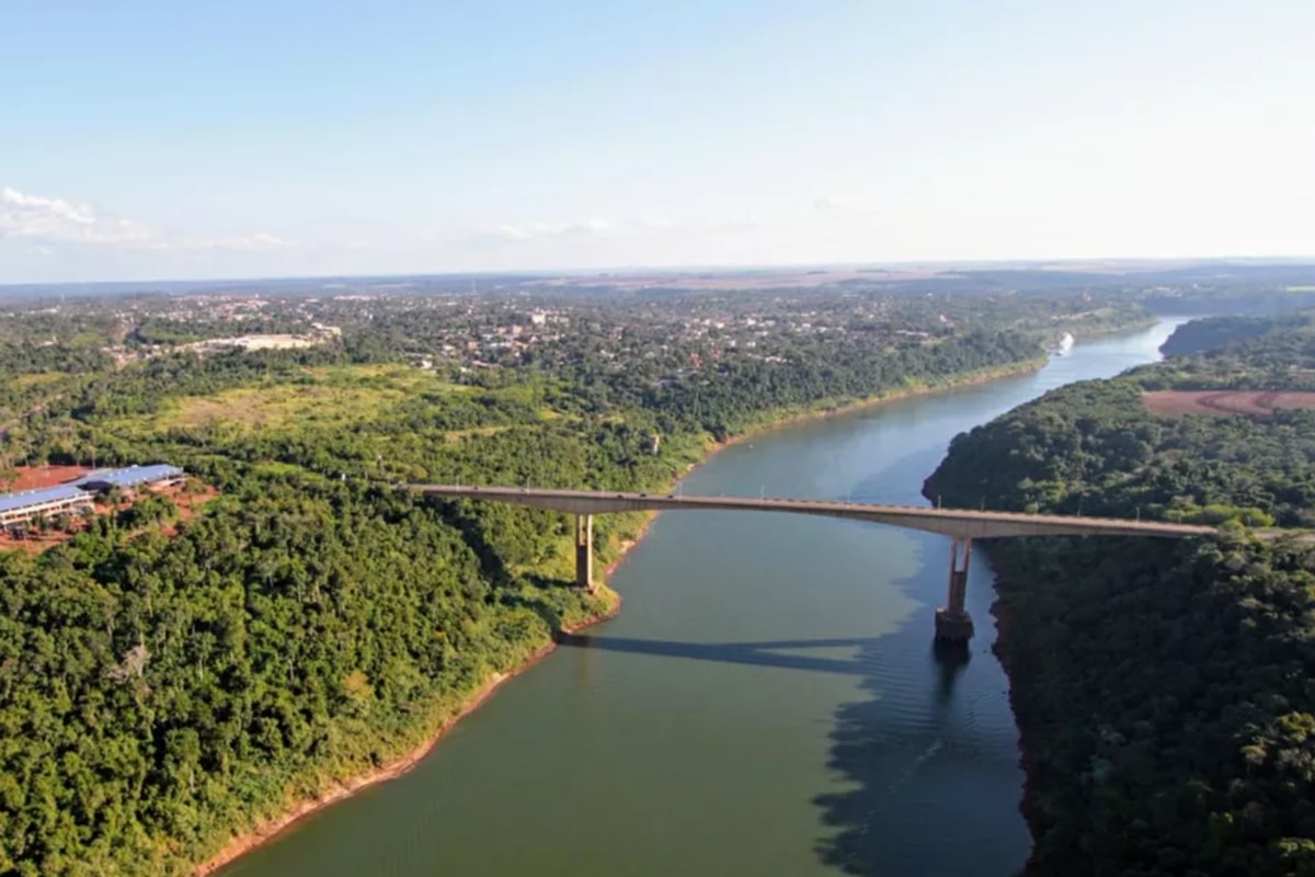 Como é a fiscalização na ponte por onde Flávio fugiu para Argentina