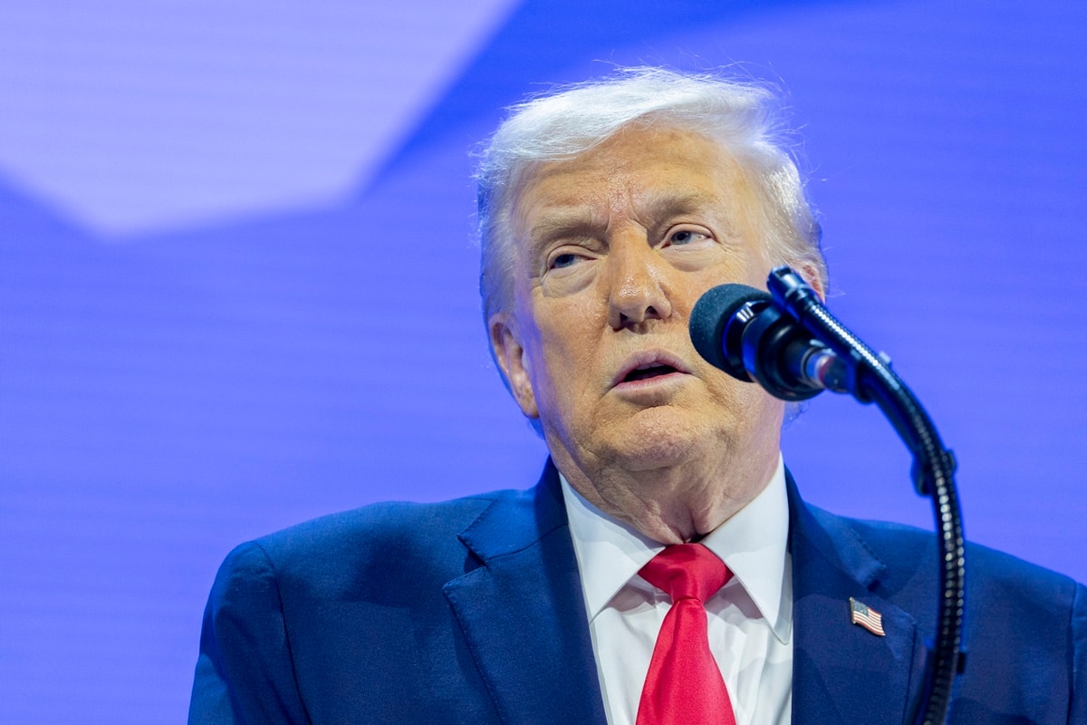 Após anunciar fim do cessar-fogo, Trump diz que Irã "é escória"