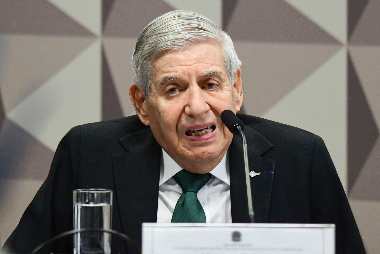 Moraes autoriza consulta e internação urgente a ex-ministro de Bolsonaro