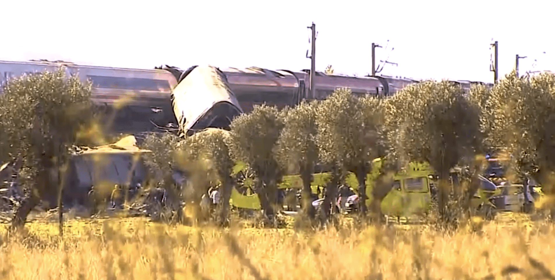 Helicóptero resgata passageiro ferido em acidente de trem na Espanha