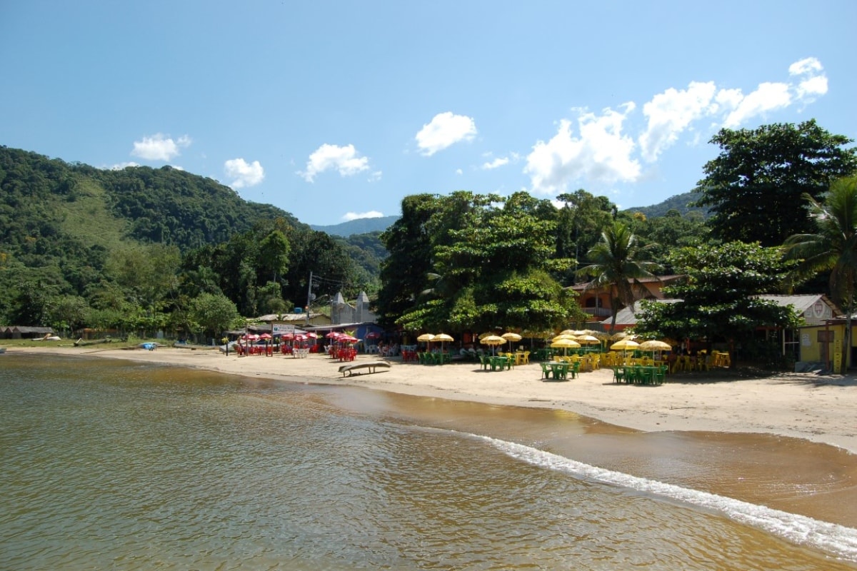 Corpo é encontrado em praia de Paraty durante buscas após vendaval
