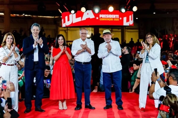 Lula diz que 4º mandato terá embate com emendas e fundo partidário