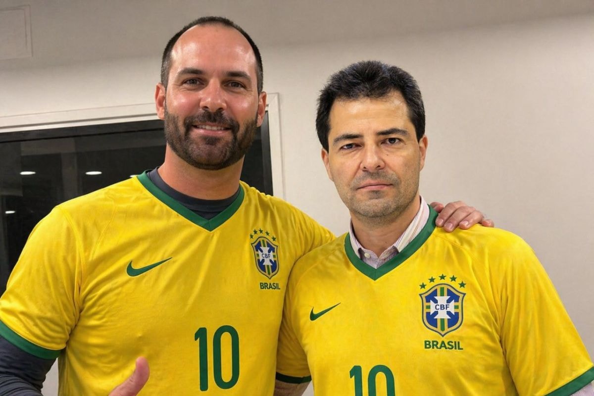 Ex-ministro de Bolsonaro publica foto com Eduardo e diz que usou IA
