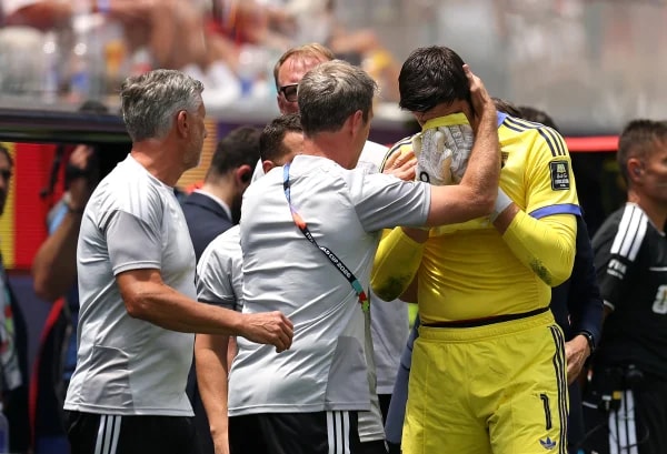 Thibaut Courtois afirma que gostaria de ter permanecido em campo