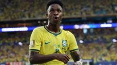'Vini Jr. chegou' para ser 'herói dos brasileiros': artilheiro do Brasil é destaque na imprensa internacional