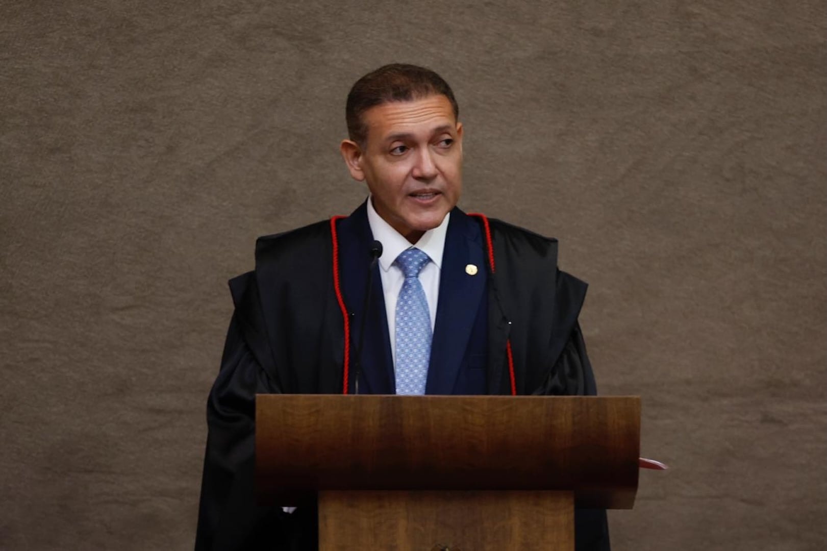 Gilmar quer levar ao plenário do STF caso de precatórios de Vorcaro