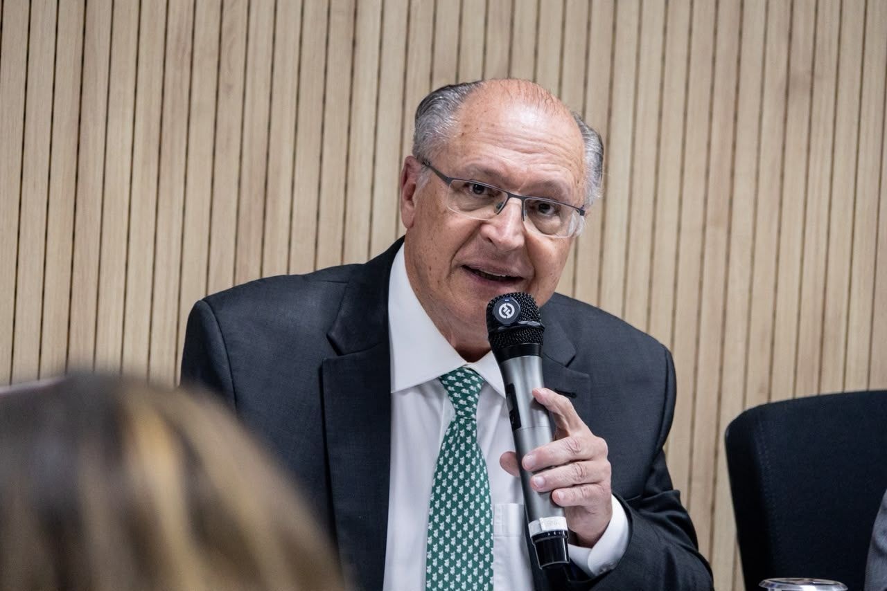 PT diz que vai contestar decisão que barrou propaganda sobre Flávio