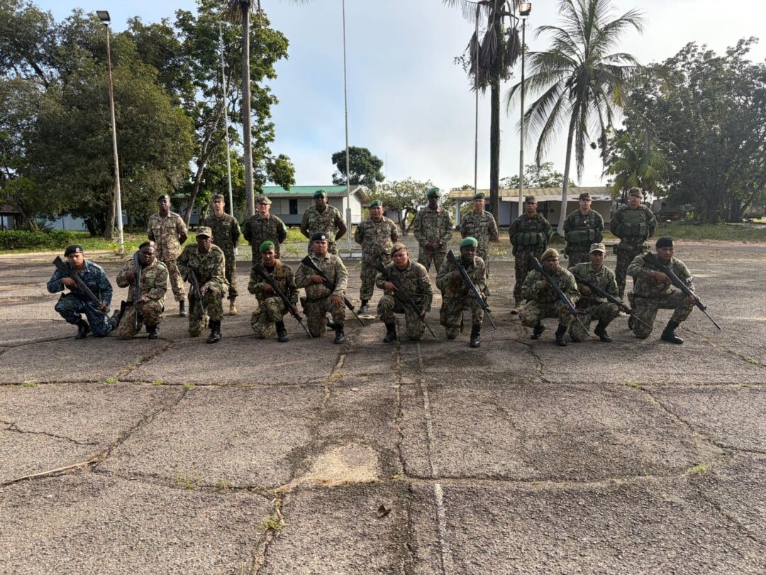 Militares do Amazonas ministram técnicas de Guerra na Selva no Suriname