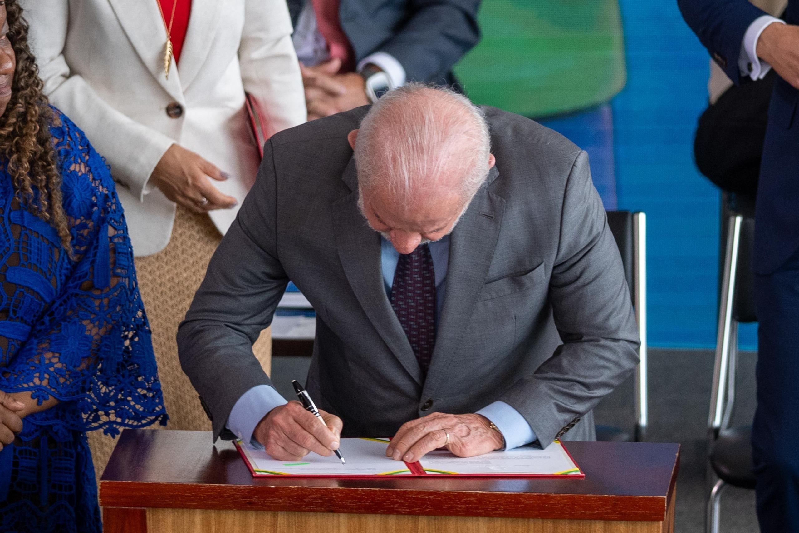 Lula assina decreto que promulga acordo comercial entre Mercosul e UE