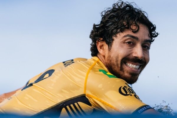 WSL: Yago Dora é campeão em Saquarema após vencer número 1 do mundo