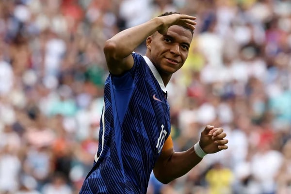 Kylian Mbappé não treina com atletas da França após sentir sintomas gripais