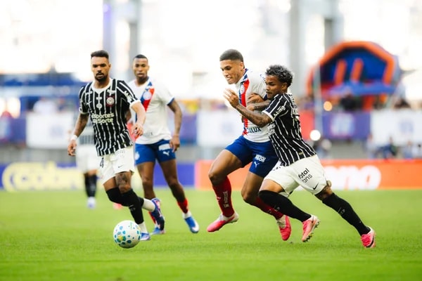 Brasileirão: em jogo quente, Bahia e Corinthians empatam na Fonte Nova