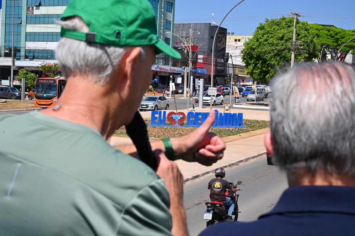 Arruda movimenta carreatas neste sábado e comenta negativa de candidatura